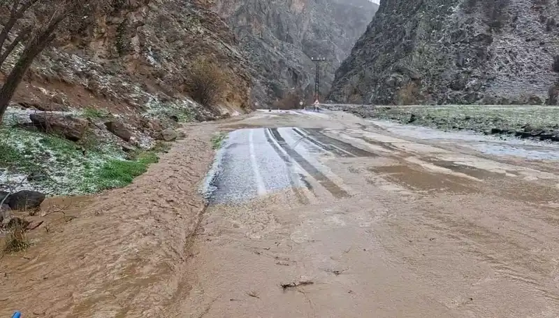 Tunceli'de Dolu ve Sağanak Yağışlar Hayatı Alt Üst Etti!