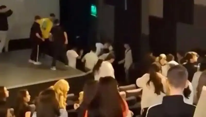 Rapçi Çakal'ın Hayranları Arasında Tartışma Büyüdü, Sofya'da Olaylar Çıktı