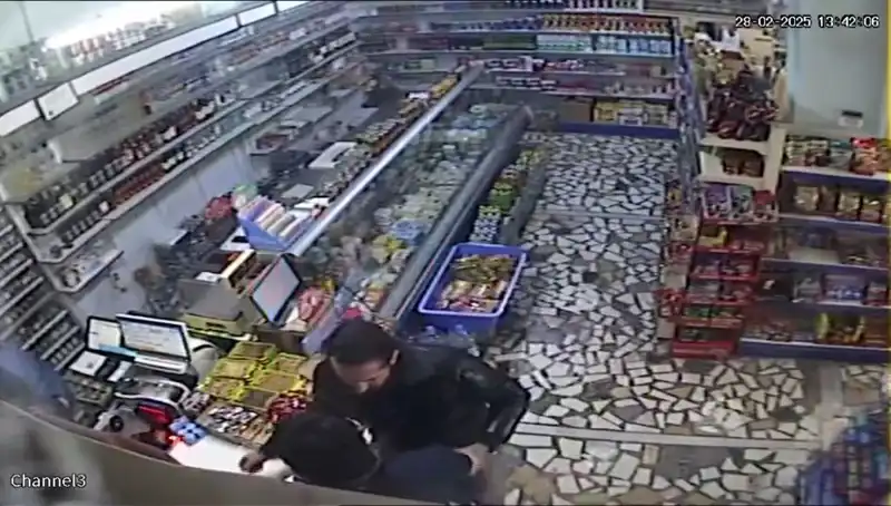 Cezaevi Firarisi Markette Bıçakla Dehşet Saçtı, Müşteriler Panik Haline Geçti
