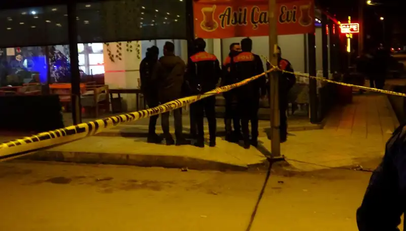 İstanbul'daki Kahvehanede Kanlı Hesaplaşma: Bir Ölü, Dört Yaralı
