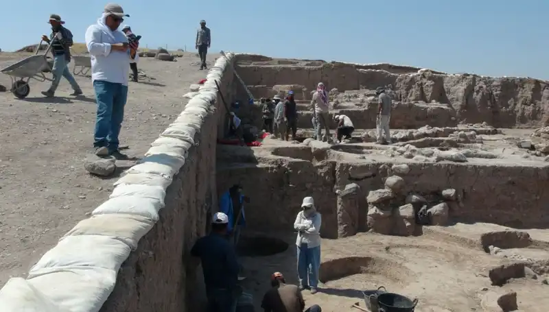 Kilis’teki Oylum Höyük Kazıları Sıcak Havalara Rağmen Devam Ediyor