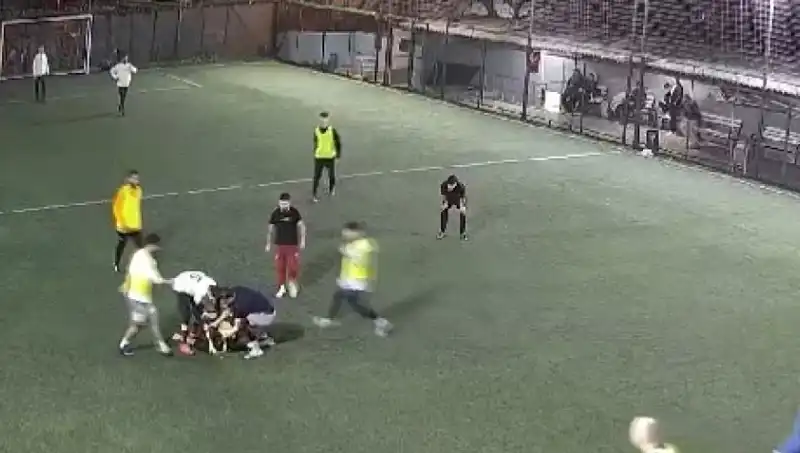 İki Farklı Halı Saha Oyununda Yaşanan Üzücü Ölüm Olayları