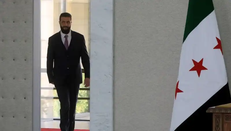 Paris'te Şara-Macron Zirvesi: Fransa'nın Yeni Suriye Planı ve Destek Mesajları