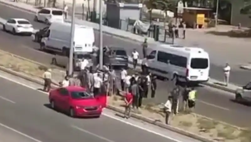 Yayaya Çarpan Otomobil Kazasında Hayat Kurtaran Detaylar!