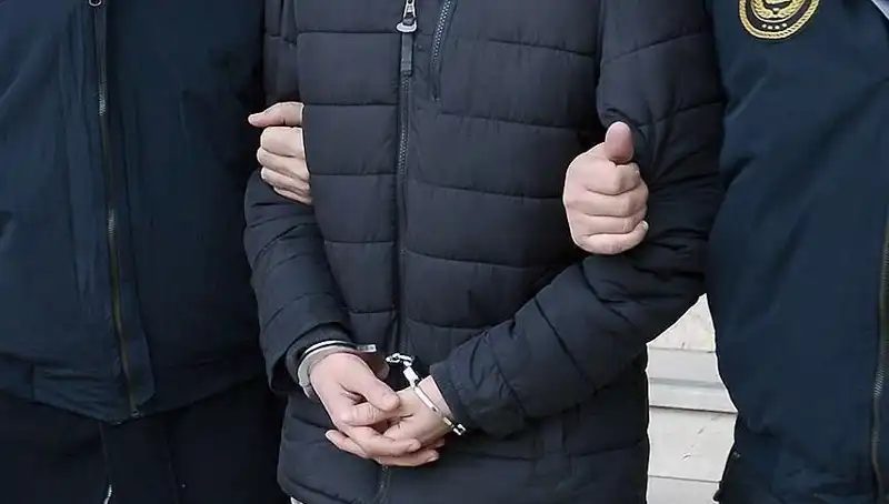 Samsun’da Hırsızlık ve Silahlı Tehditten Aranan Firari Hükümlü Yakalandı
