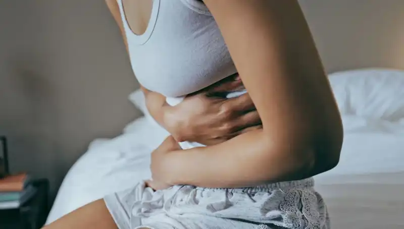 22 Yaşında Bağırsak Kanseri: Gençlerin Dikkat Etmesi Gereken 5 Belirti