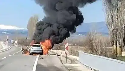 Kütahya'da Seyir Halindeki Otomobil Alev Alev Yandı: Şans Eseridir!