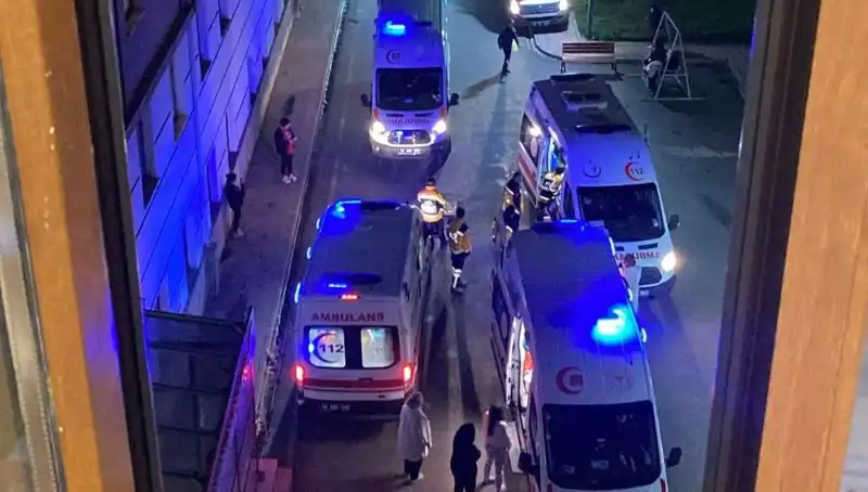 53 Öğrencinin Akşam Yemeği Zehirlenmesi: Neyin Ardından Hastaneye Kaldırıldılar?