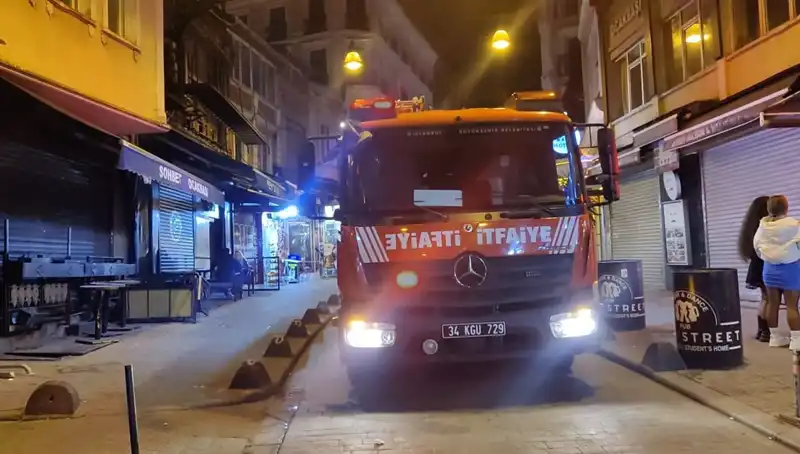 Beyoğlu'nda Asansör Boşluğuna Düşen Müşteri, Acil Müdahale İle Kurtarıldı!