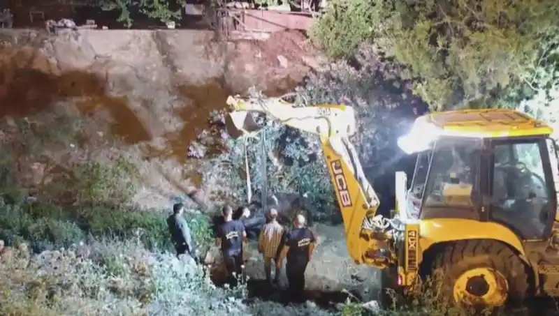 Hatay’da İneğin Kurtarılması İçin Hayvanseverlerin Duygu Dolu Mücadelesi