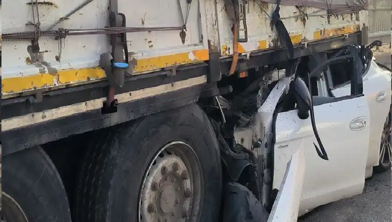 TIR Kazasında Şok Edici Anlar: Arkadan Ok Gibi Saplandı