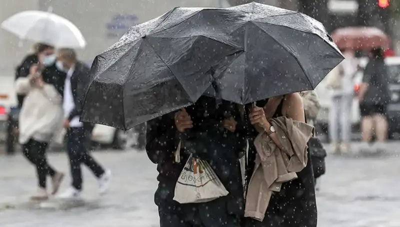 İstanbul'da Kış Soğukları Geri Dönüyor: Sağanak Yağış Hazırlığınızı Yapın!