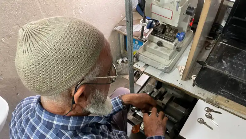 28 Yılda 4 Metrekarelik Dükkanda Kurduğu Cennet: "Burası Bana Saray Gibi"