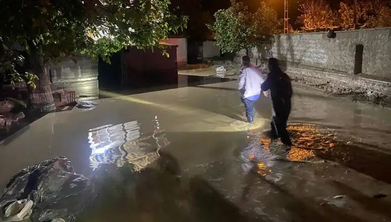 Günlerdir Beklenen Yağış, 20 Dakikada Hayatı Olumsuz Etkiledi