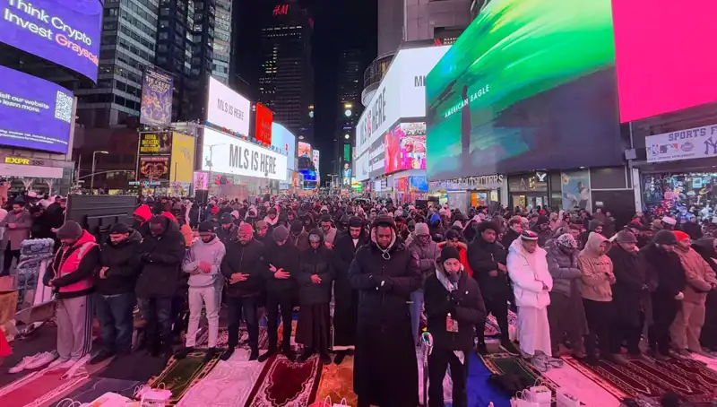 New York Times Meydanı'nda Teravih Namazı: Küresel Bir Buluşma Anı