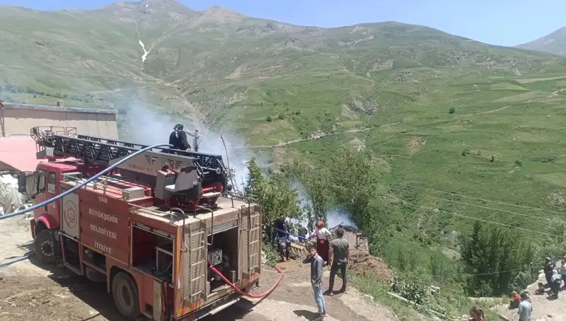 Van'da Çocuk Yangında Can Verdi: Acı Olayın Ayrıntıları