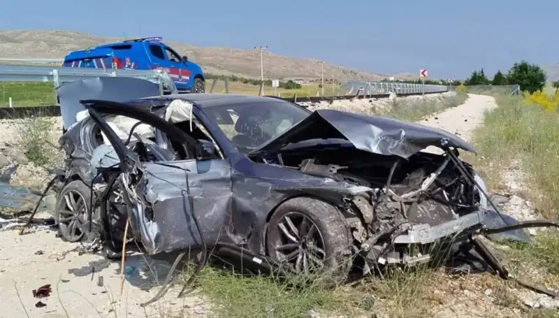 Sivas'ta Bir Günde İki Ayrı Trafik Kazası: 9 Kişi Yaralandı