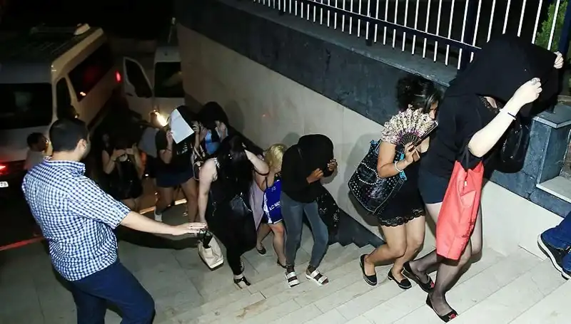 Düzce'de Fuhuş Operasyonunda 5 Zanlı Yakalandı: Kriminal Ağ Çöktü