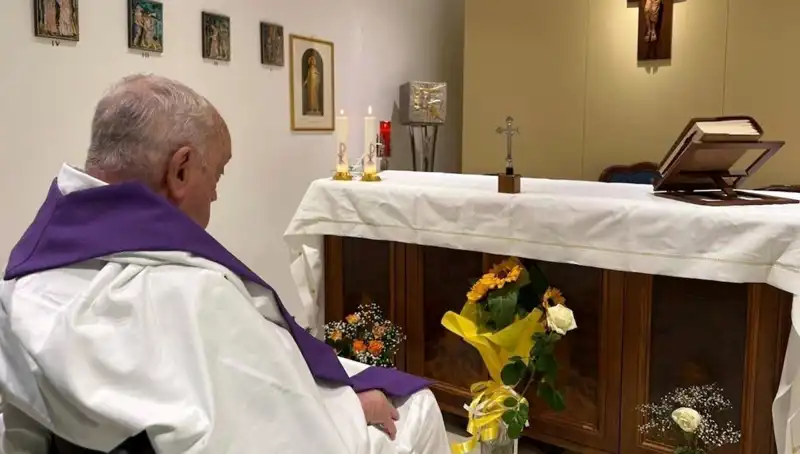 Vatikan'dan Önemli Açıklama: Papa Artık Kendi Başına Nefes Alabiliyor!