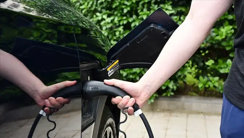 ABD'nin Gümrük Vergi Hamlesi: İngiltere Elektrikli Araç Üreticilerine Kolaylık Sağlıyor