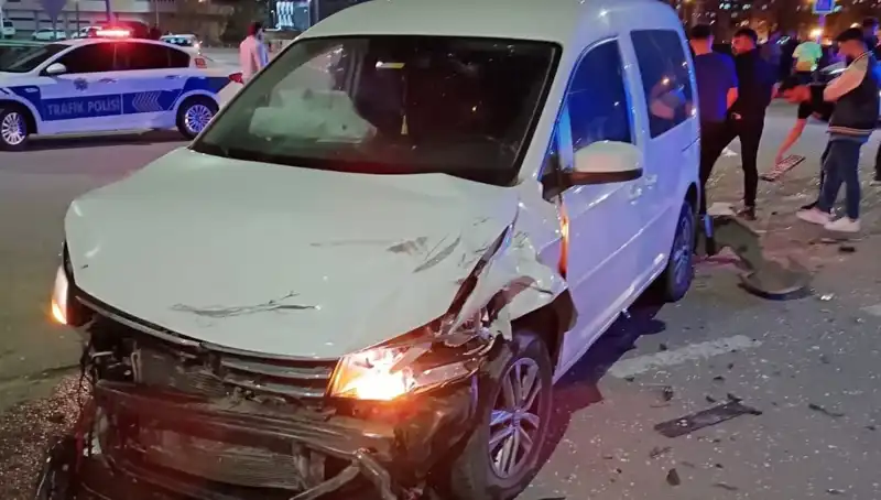 Batman'da Korkunç Kaza: Otomobil ile Ticari Araç Çarpıştı, 7 Yaralı