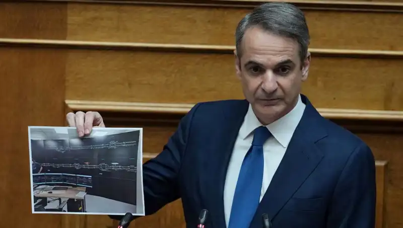 Yunanistan'da Yeni Dönem: Miçotakis Protestolar Karşısında Sarsıldı