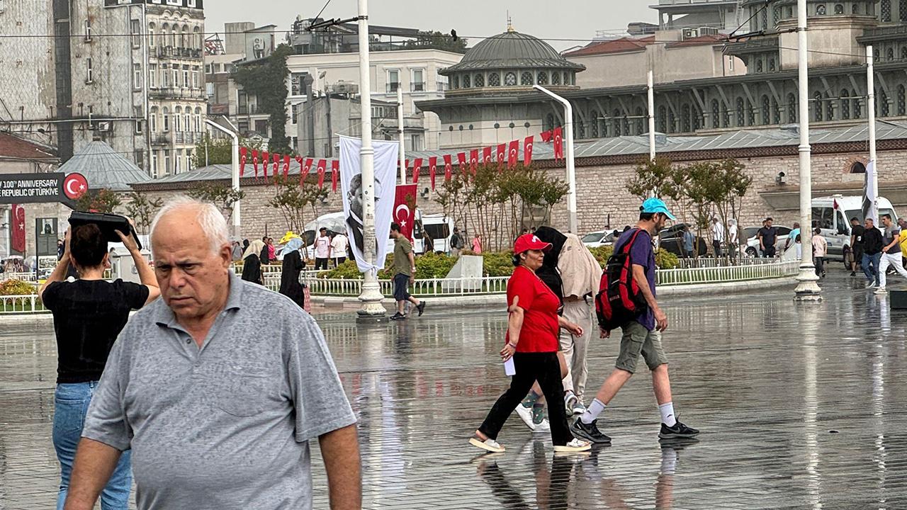 Meteoroloji Uyardı: Yurdun Bazı Bölgelerinde Sağanak Yağış Bekleniyor