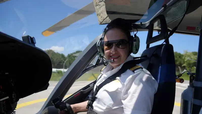 Türkiye'nin Tek Kadın Ambulans Helikopter Pilotu: Yer Çekimine Meydan Okumanın Hikayesi