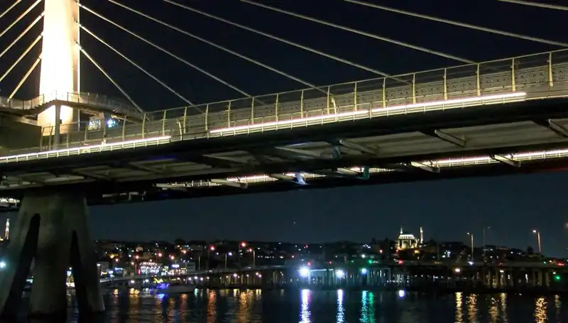 Metro Köprüsünden Denize Düşen Kişiyi Arama Çalışmaları Hız Kazandı!