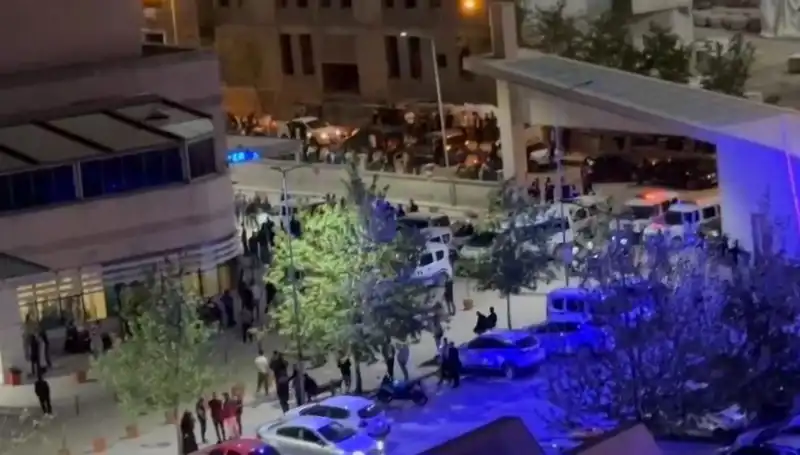 Halay Başında Çıkan Kargaşada Bir Kişi Bıçaklandı, Dört Kişi Yaralandı