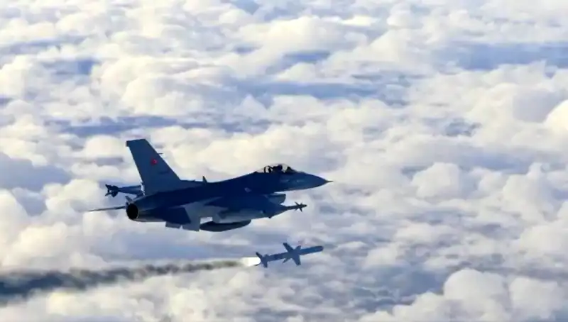 F-16 EDPOD: Türk Hava Kuvvetleri'nin Hava Üstünlüğü İçin Çığır Açan Test Sonuçları!