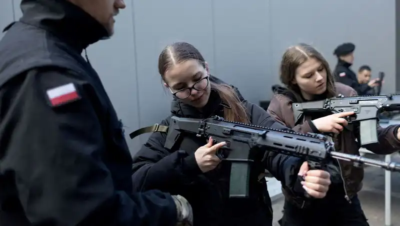 Polonya’da Savaş Hazırlıkları: Sivillere Askeri Eğitim Programı Başlatıldı