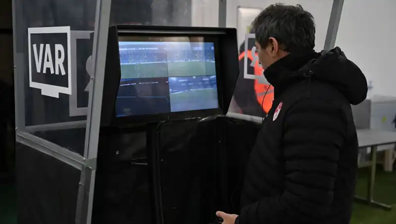 Beşiktaş-Gaziantep FK Maçında Alman VAR Hakemi Fırtınası: İşte Tüm Ayrıntılar!