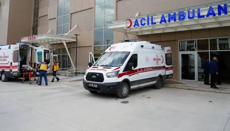 Erzincan'da Korkunç Trafik Kazası: Bir Can Aldı, Üç Kişi Yaralandı