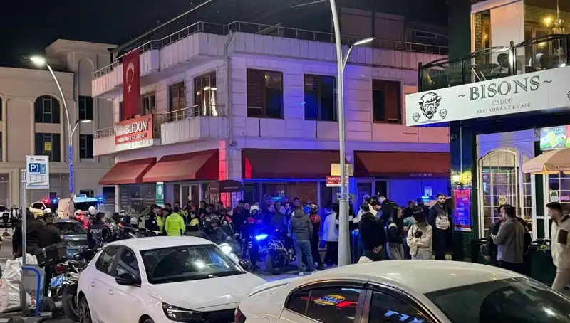 Kafe Sahibine Bıçak Çekerken Havaya Ateş Açan Şahıs Yakalandı
