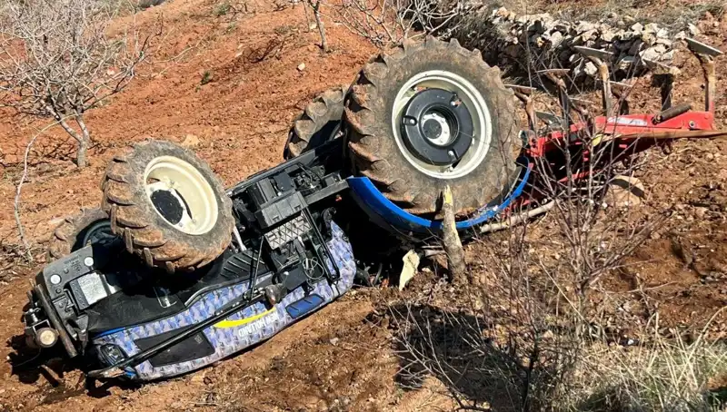 Siirt’te Devrilen Traktörün Sürücüsü Hayatını Kaybetti, Olayın Ayrıntıları Şaşırttı