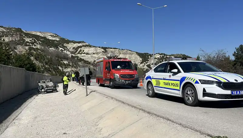 Burdur'da Trafik Kazasında İki Çocuk da Yaralandı, Dört Kişi Hastaneye Kaldırıldı