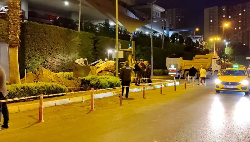 Avm Girişinde Doğalgaz Paniği: Alışveriş Keyfi Tehlikeye Girdi