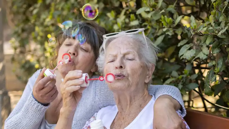 100 Yaşındaki İki Kadından Uzun Yaşamın Sırrı: Egzersiz ve Diyet Değil!