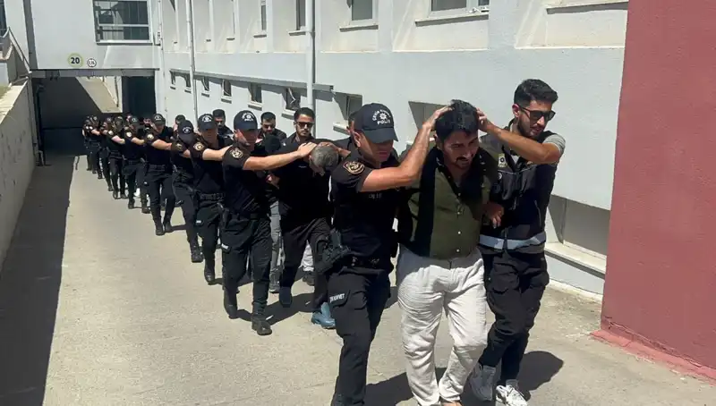 Adana'da 825 Kilo Eroin Operasyonu: 16 Tutuklama ile Soruşturma Derinleşiyor