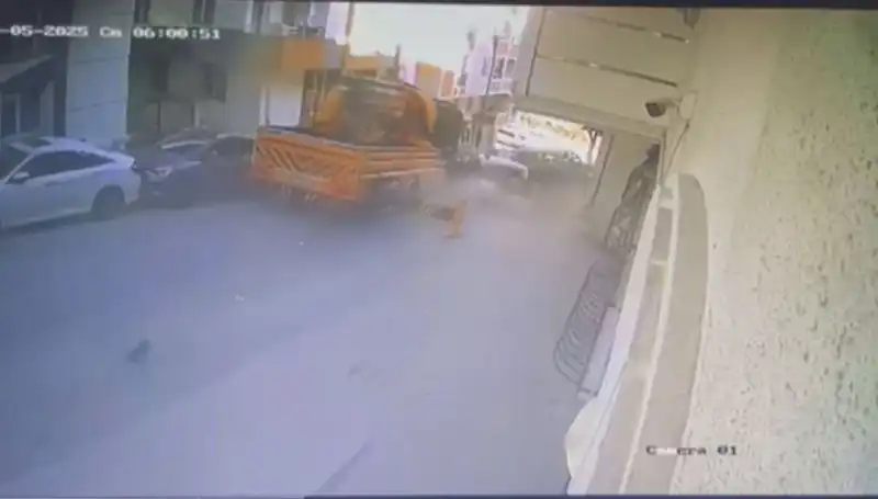 Kontrolden Çıkan Vinç Şehirde Dehşet Saçtı: 23 Araç Zarar Gördü