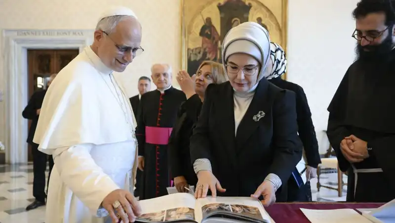 Emine Erdoğan ve Papa Leo'nun Tarihi Buluşmasında Gazze'nin Geleceği Konuşuldu