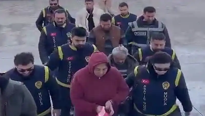 7 Yıl Sonra Ortaya Çıkan Korkunç Gerçek: Bebek ve Çikolata Poşeti!