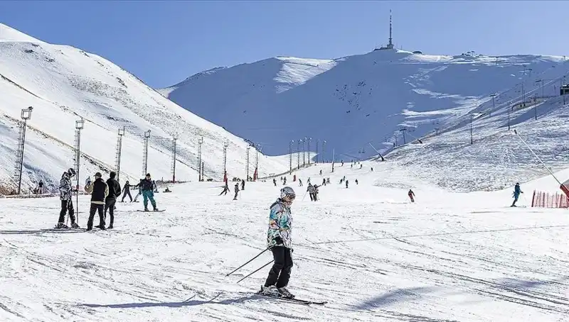 Palandöken’de Eşsiz Kar Manzaraları ve Kayak Keyfi Başladı