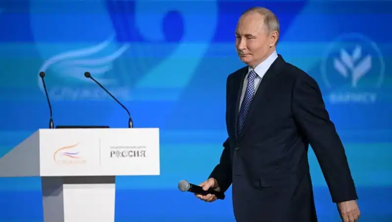Yabancı Ajan Yasası: Rusya'da Putin'den Tartışmalara Neden Olan İmza