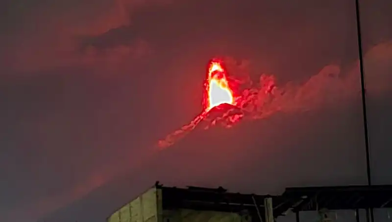 Fuego Yanardağı Patladı: 30 Bin Kişinin Tahliyesi Bekleniyor