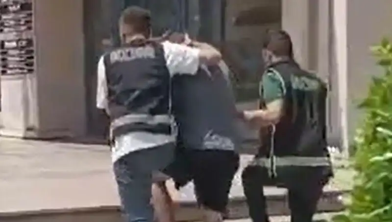 Sahte Dövizle Alışveriş Yapan Turist Şok Yaşadı: Sınır Dışı Edildi!