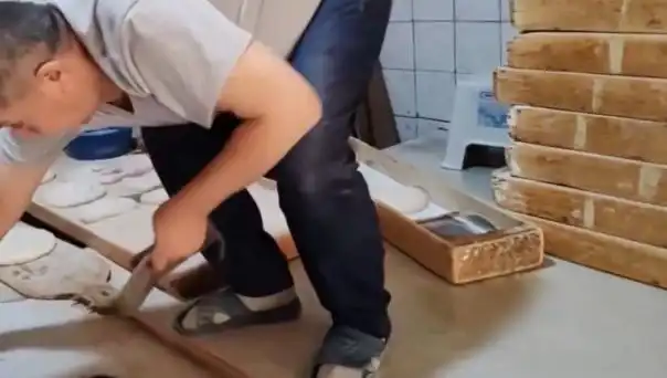 Fırında İhlal! Terlikle Pide Tezgahına Basmanın Cezası 105 Bin TL