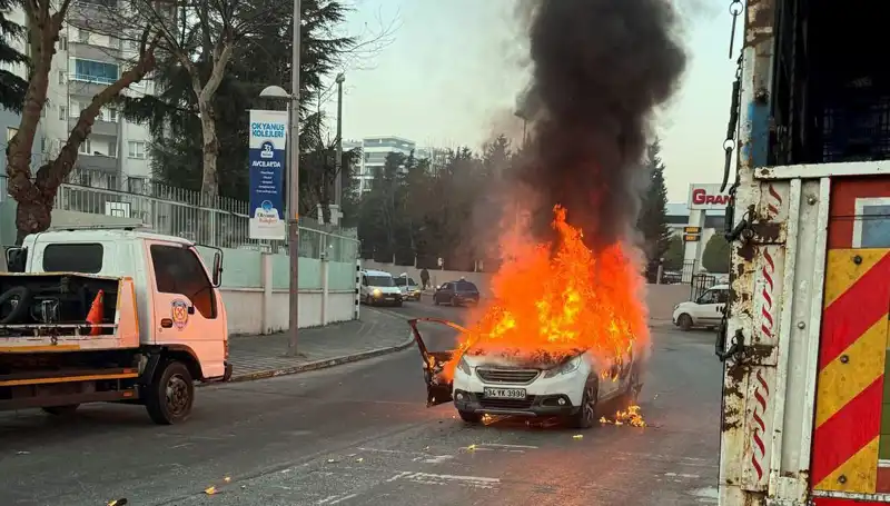 Alev Topuna Dönüşen Araç, Şehirde Korku Dolu Anlar Yaşattı