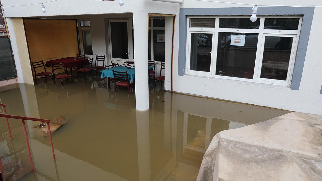 Edirne’de Kuvvetli Yağış Hayatı Felç Etti: Su Baskınları ve Ulaşımda Aksamalar Yaşandı